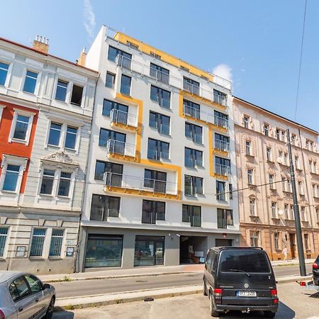 Brand New Two Room Apartment #34 With Free Secure Parking In The Center Prága Kültér fotó