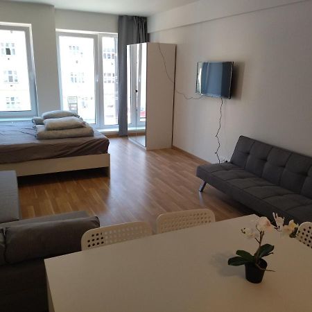 Brand New Two Room Apartment #34 With Free Secure Parking In The Center Prága Kültér fotó