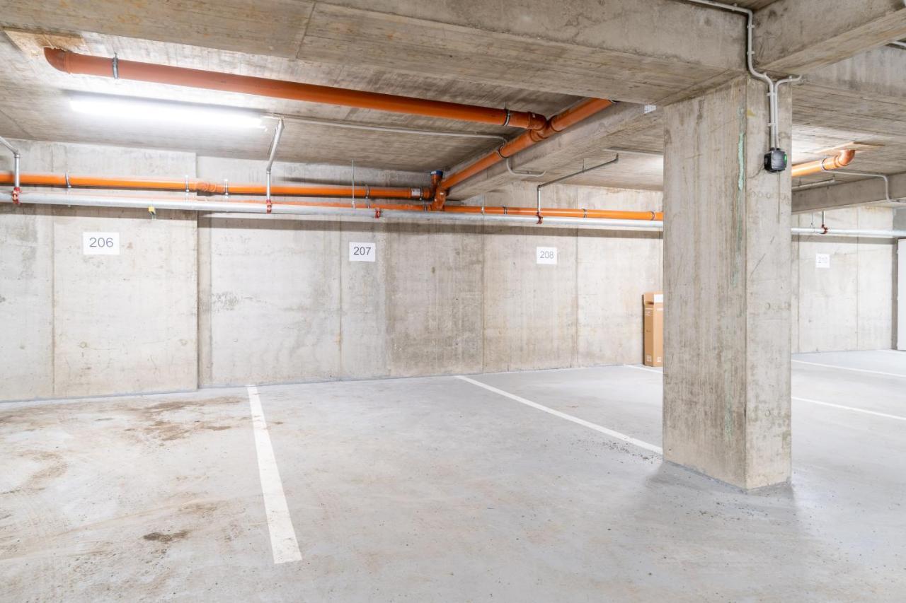 Brand New Two Room Apartment #34 With Free Secure Parking In The Center Prága Kültér fotó