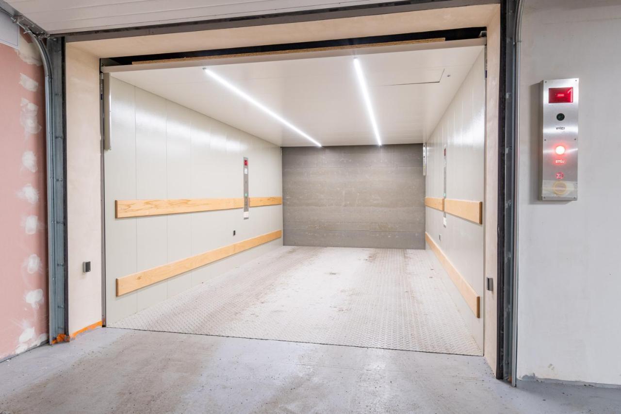 Brand New Two Room Apartment #34 With Free Secure Parking In The Center Prága Kültér fotó