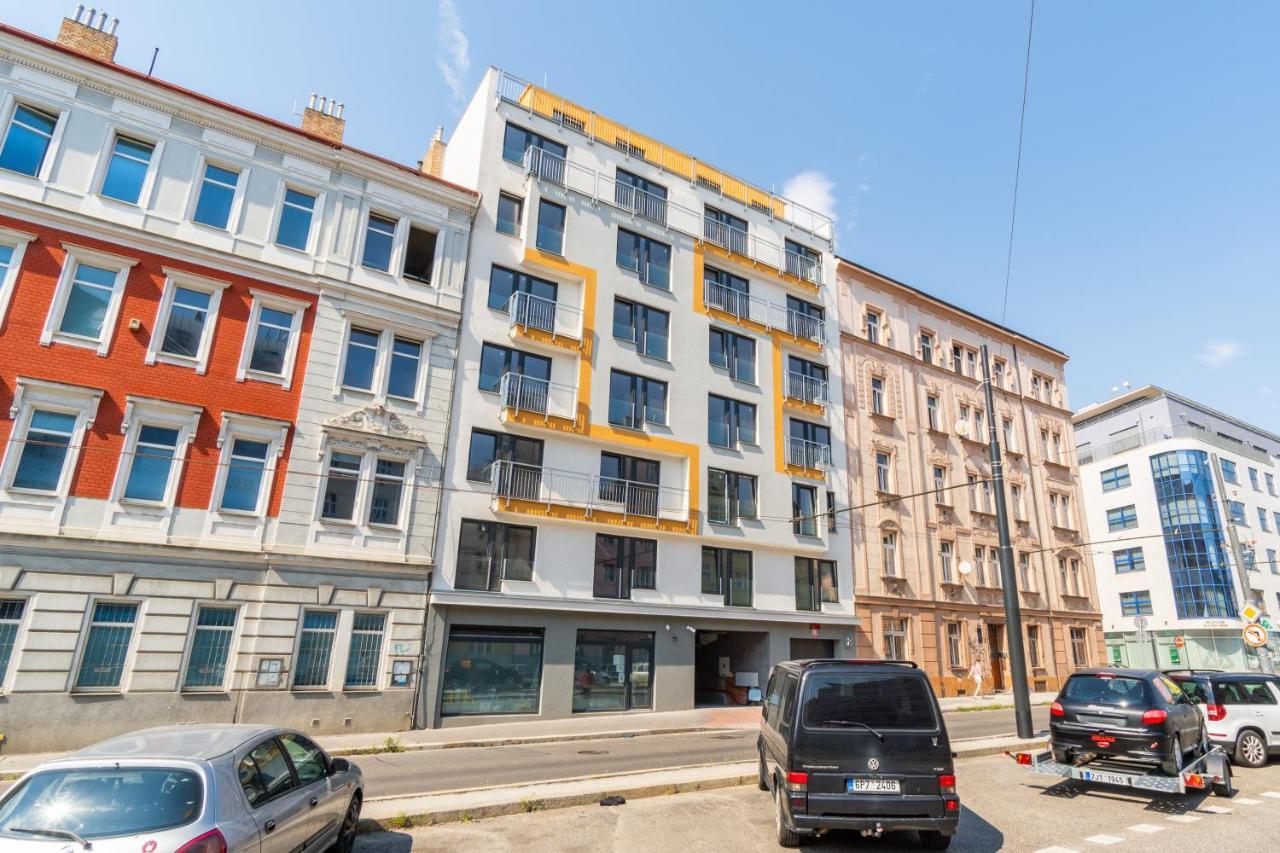 Brand New Two Room Apartment #34 With Free Secure Parking In The Center Prága Kültér fotó