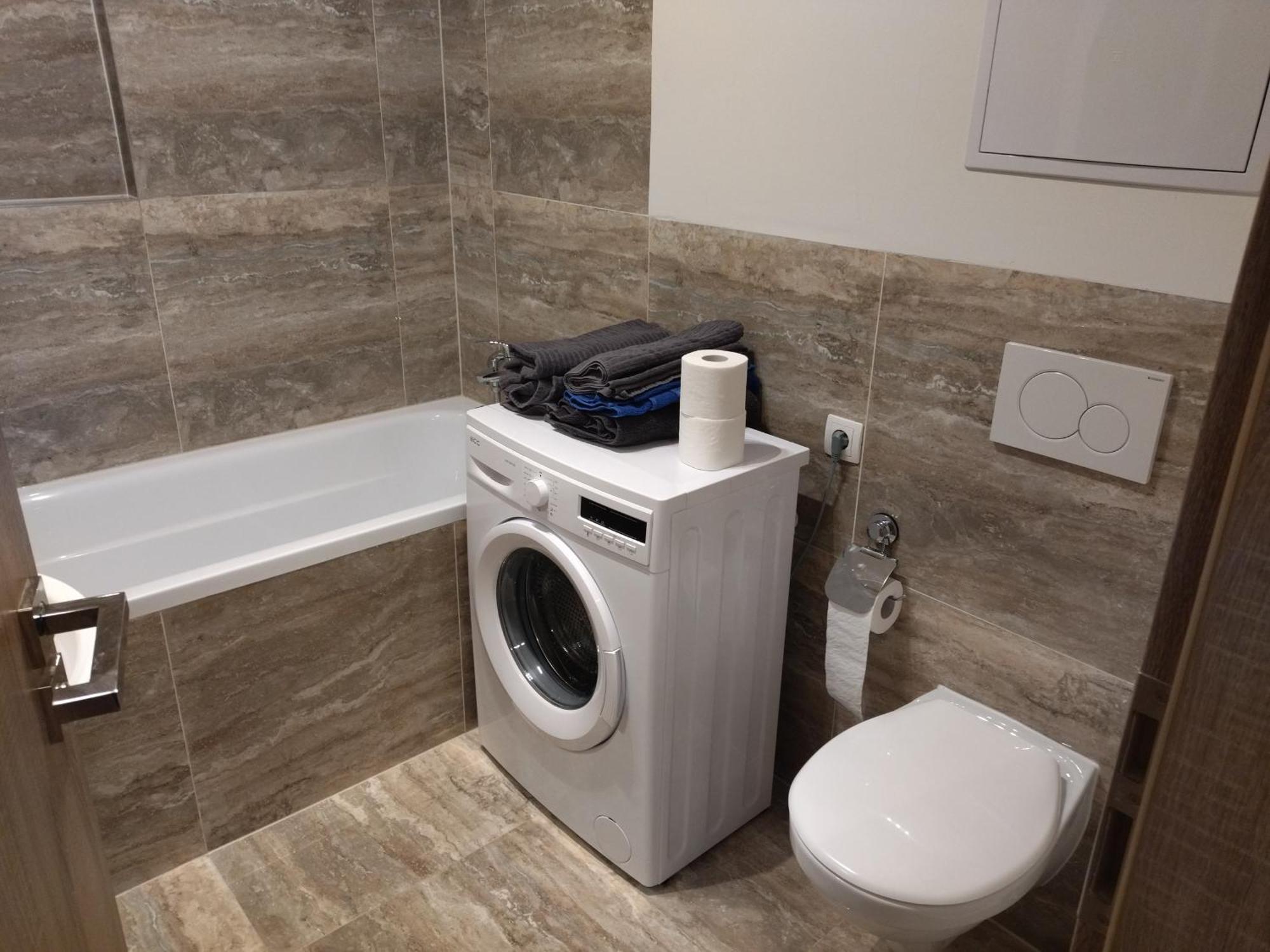 Brand New Two Room Apartment #34 With Free Secure Parking In The Center Prága Kültér fotó